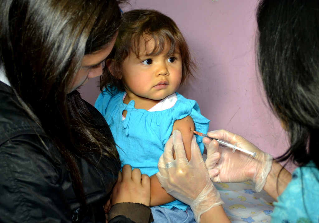 Vacunacion del sarampion a bebe por salud